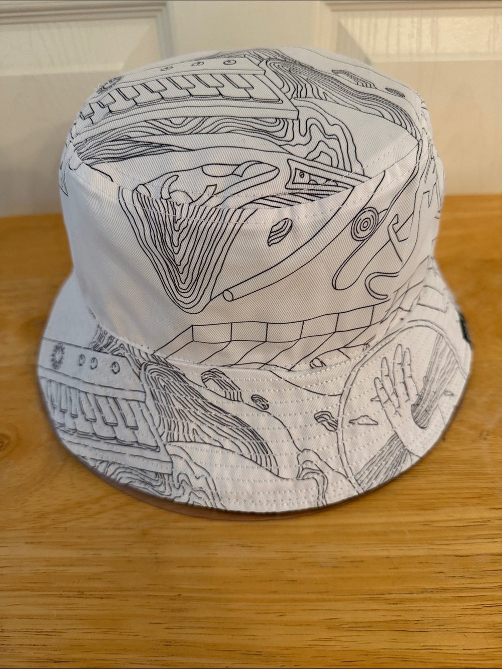 GRAV White/Black Reversible Graphic Bucket Hat - Picture 6 of 8